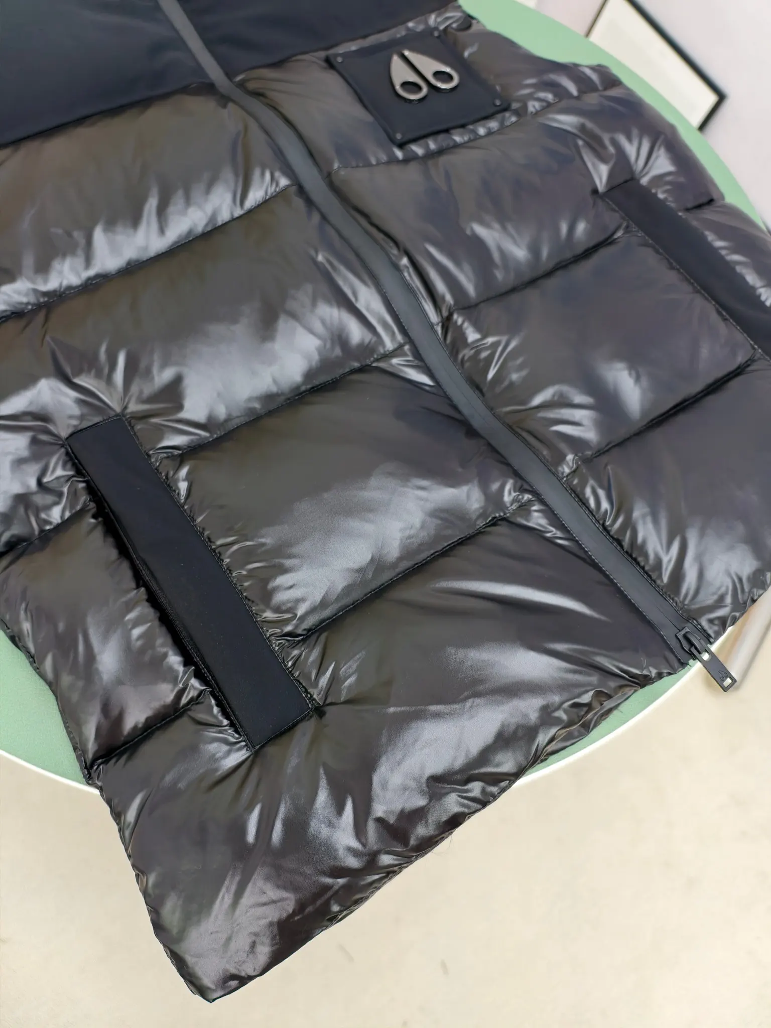 Victory Peak Glossy Down-Filled Gilet D40022563 — view 3