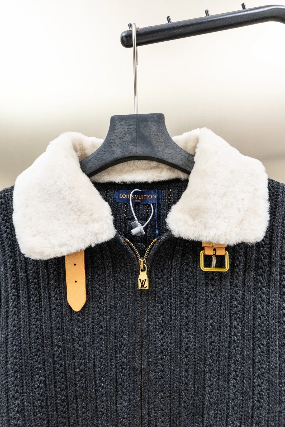 Shearling-Collar Wool and Cashmere-Blend Cardigan D40023433 — view 3