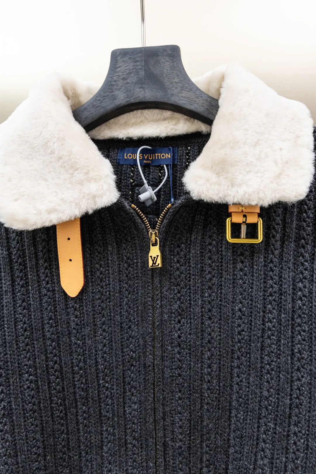 Shearling-Collar Wool and Cashmere-Blend Cardigan D40023433 — view 5