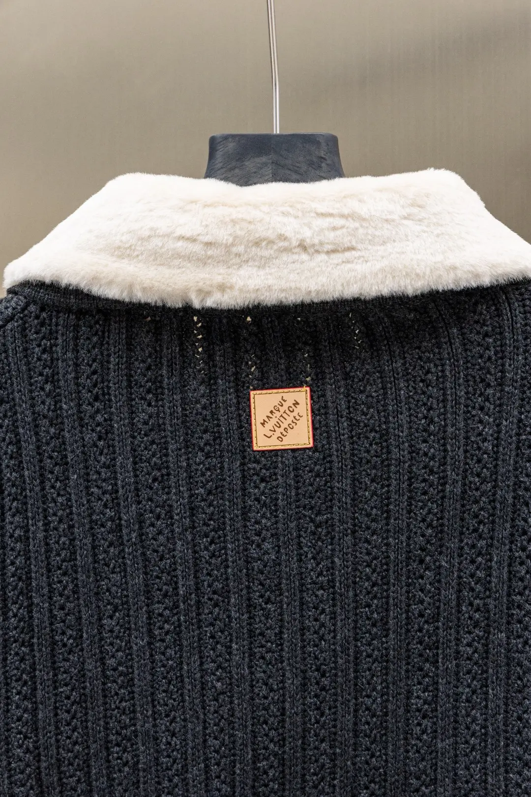 Shearling-Collar Wool and Cashmere-Blend Cardigan D40023433 — view 11
