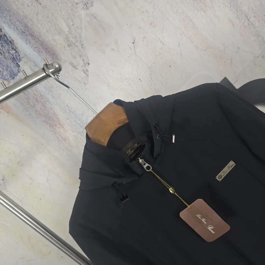 Hooded Technical Shell Jacket D41523301 — view 3