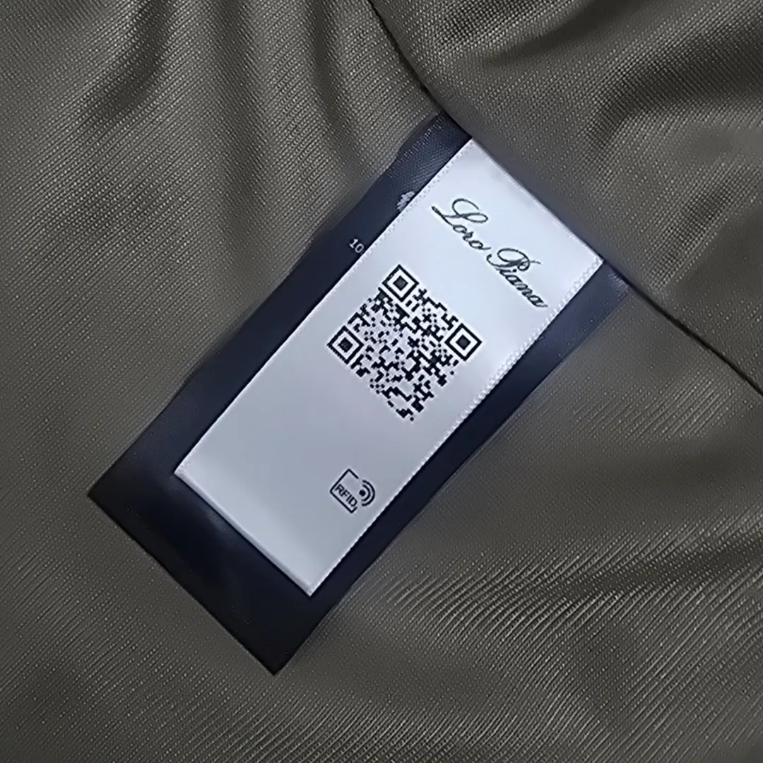 Hooded Technical Shell Jacket D41523301 — view 11