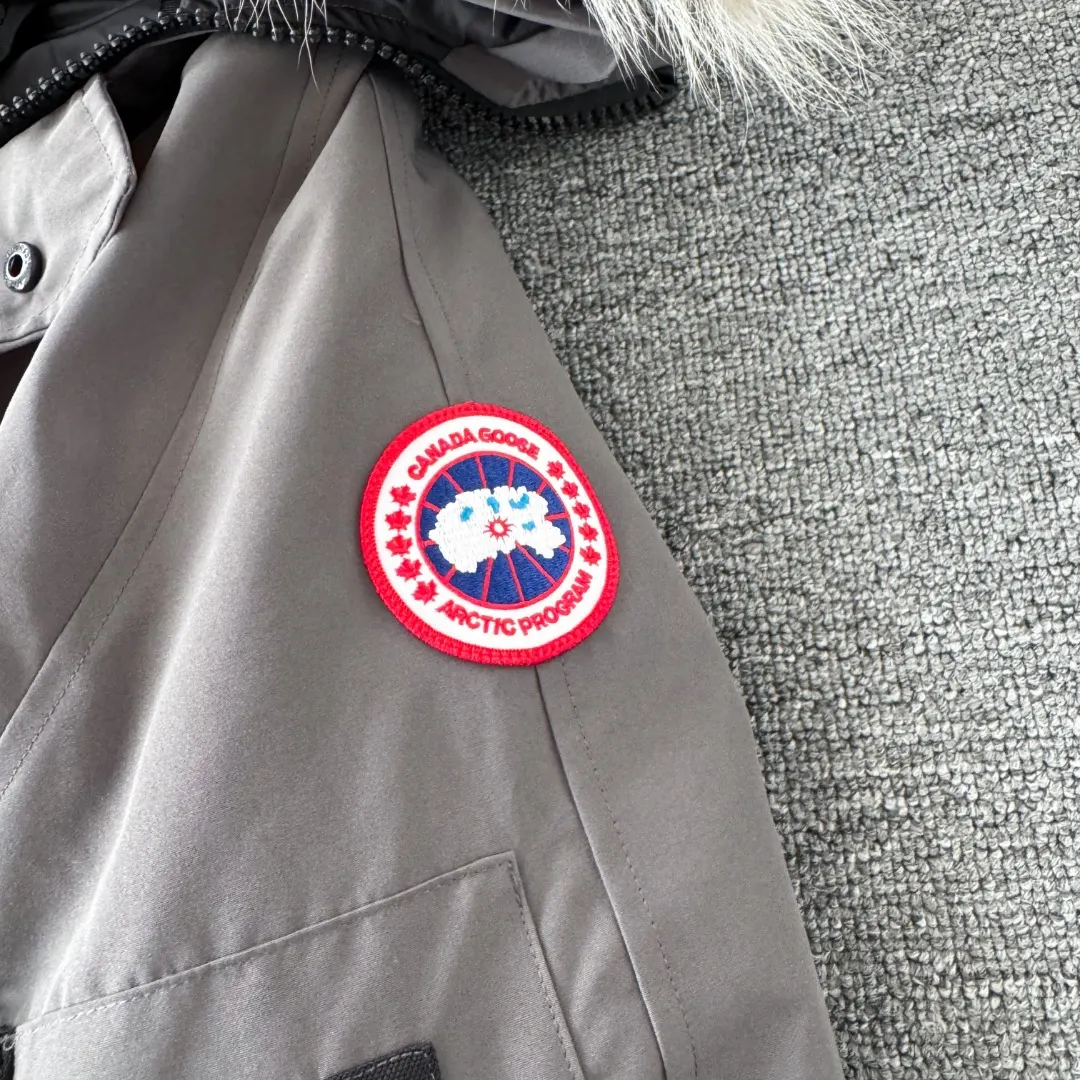 Chilliwack Fur-Trimmed Bomber Down Jacket D42023410 — view 6