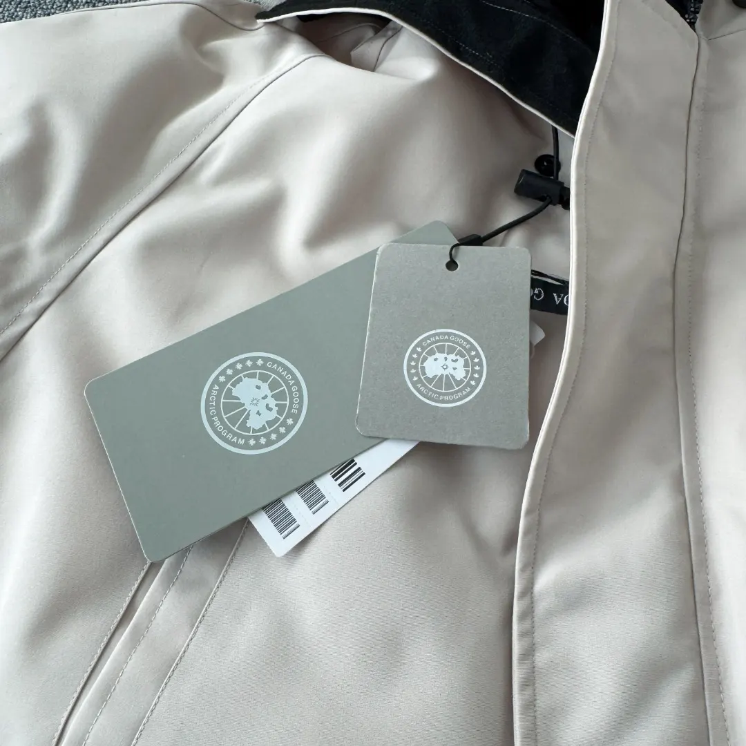 Chilliwack Fur-Trimmed Bomber Down Jacket D42023411 — view 5