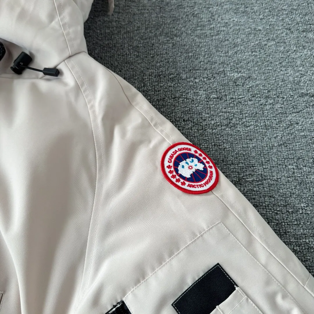 Chilliwack Fur-Trimmed Bomber Down Jacket D42023411 — view 6