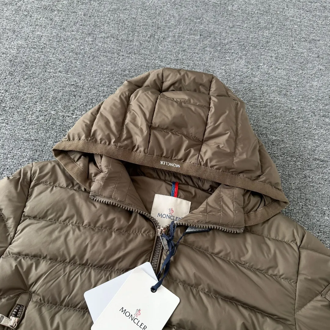 Hooded Lightweight Quilted Down Jacket D42023421 — view 3