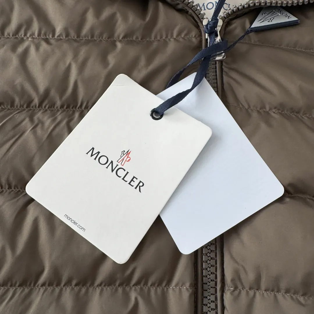 Hooded Lightweight Quilted Down Jacket D42023421 — view 4