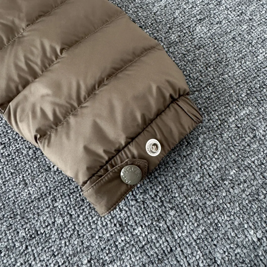 Hooded Lightweight Quilted Down Jacket D42023421 — view 8