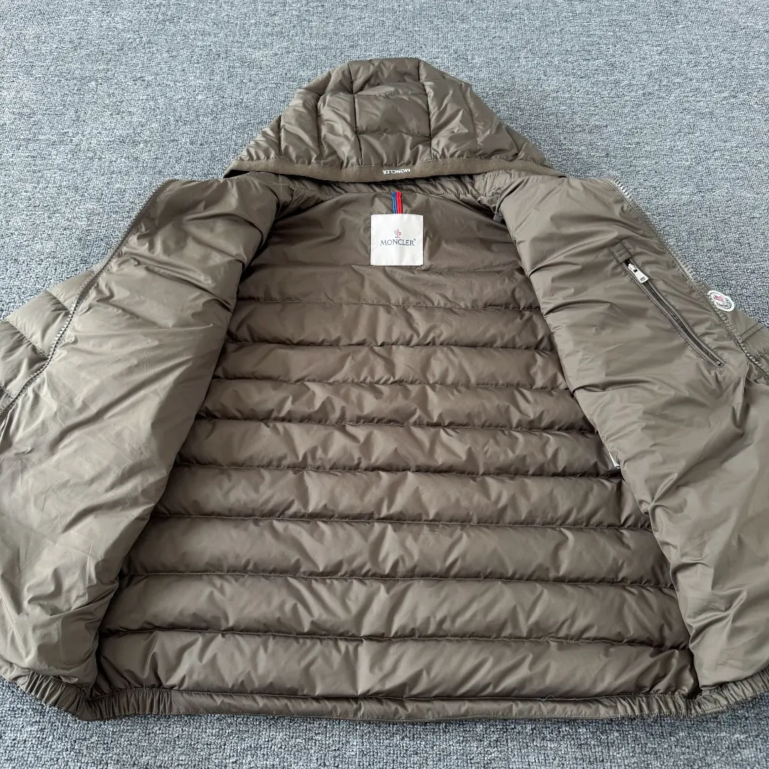 Hooded Lightweight Quilted Down Jacket D42023421 — view 9