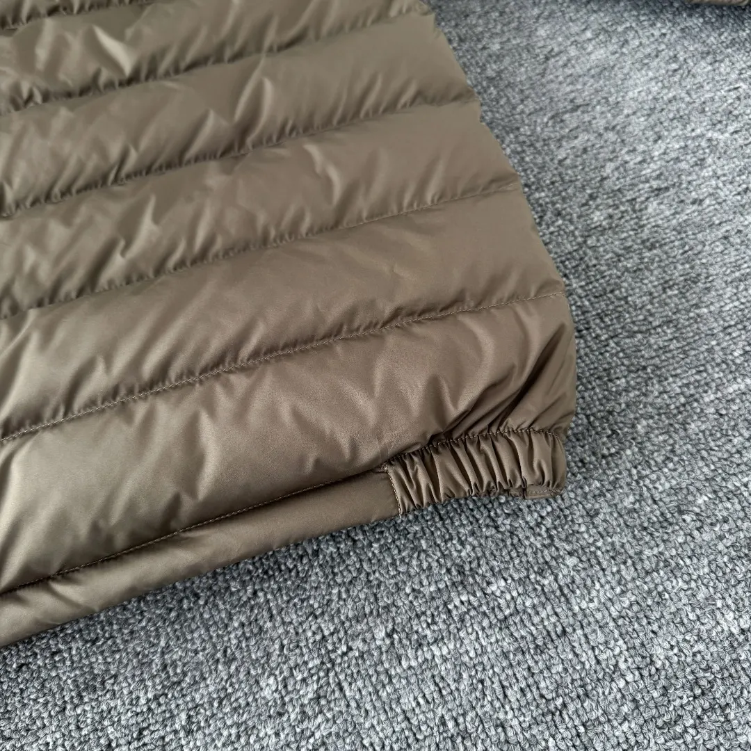 Hooded Lightweight Quilted Down Jacket D42023421 — view 14