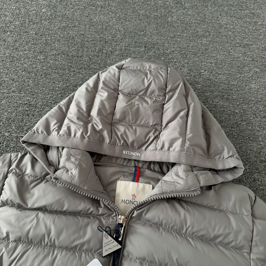 Lightweight Quilted Down Hooded Jacket D42023420 — view 3