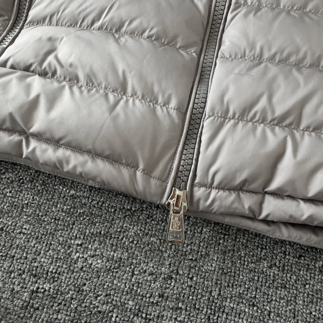 Lightweight Quilted Down Hooded Jacket D42023420 — view 6