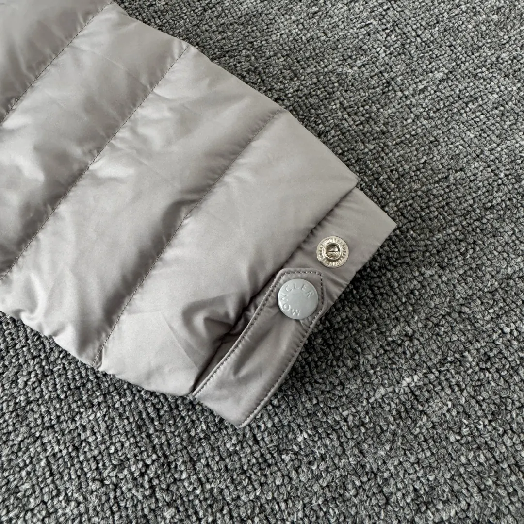 Lightweight Quilted Down Hooded Jacket D42023420 — view 7