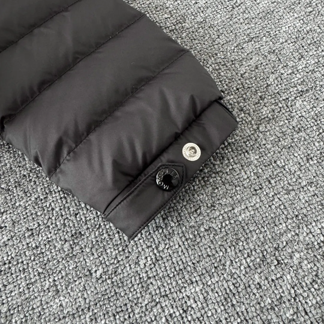 Hooded Lightweight Quilted Down Jacket D42023419 — view 8