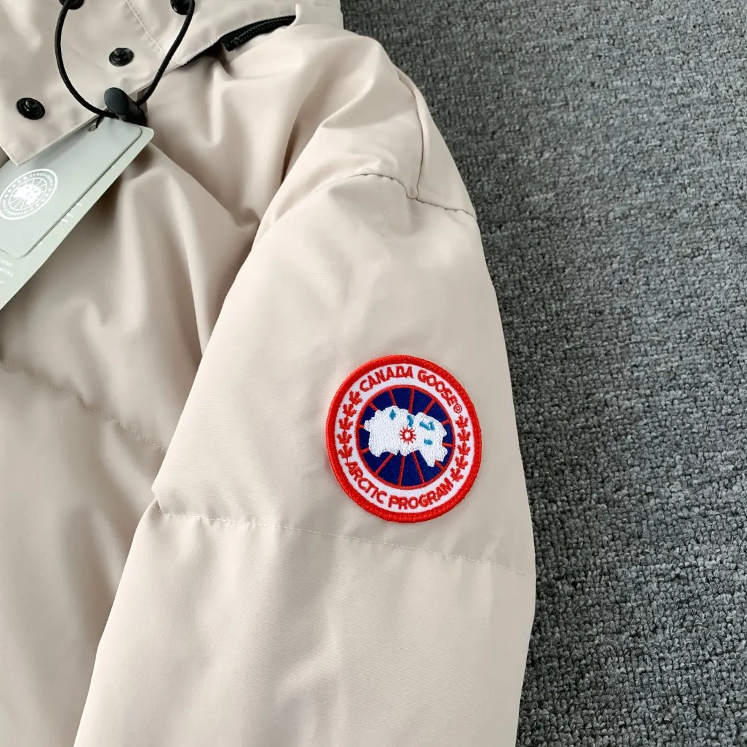 Fur-Trimmed Down-Filled Puffer Jacket D43023406 — view 5