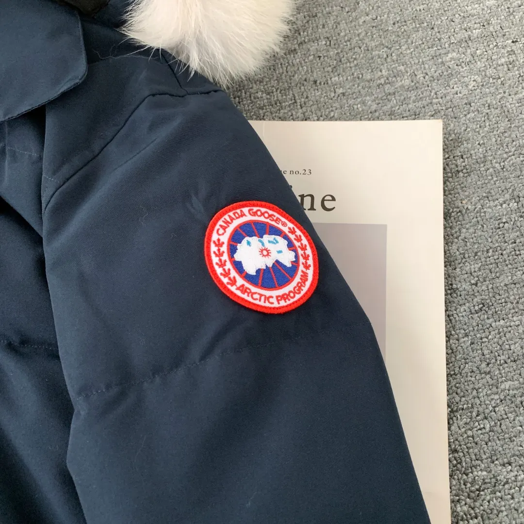 Fur-Trimmed Down-Filled Parka Jacket D43023405 — view 5