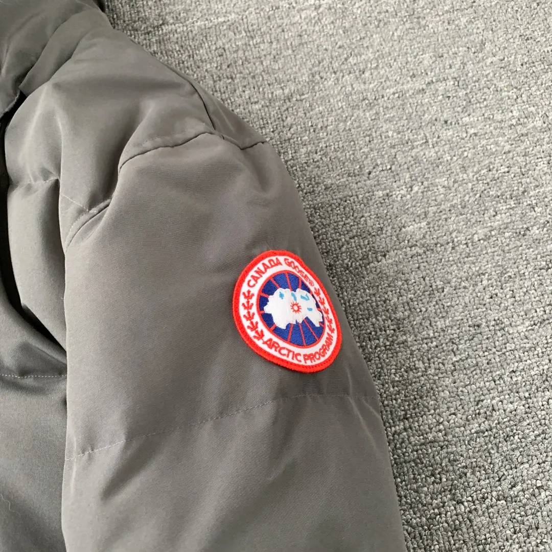 Fur-Trimmed Down-Filled Puffer Jacket D43023404 — view 6
