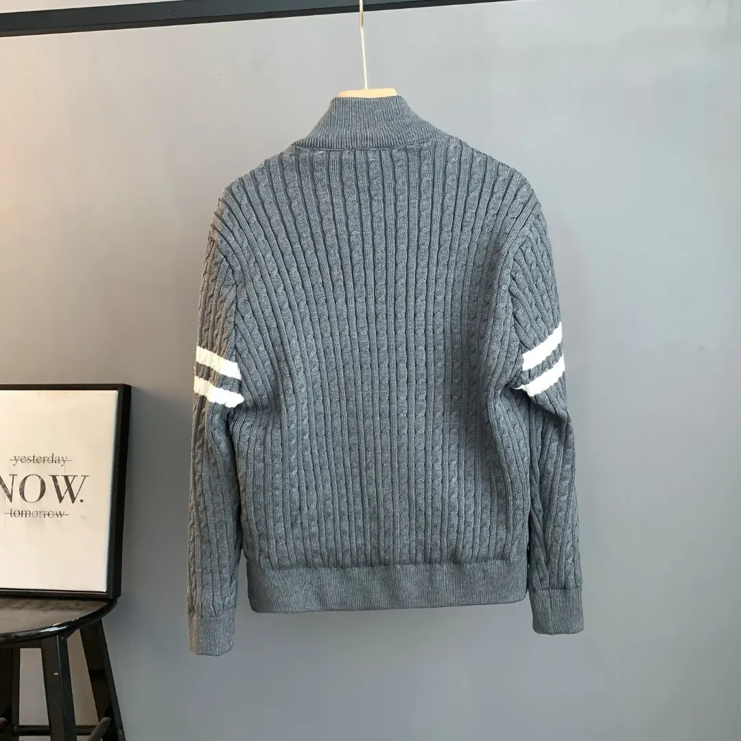Wool-Panelled Down-Filled Cardigan Jacket D43023416 — view 2
