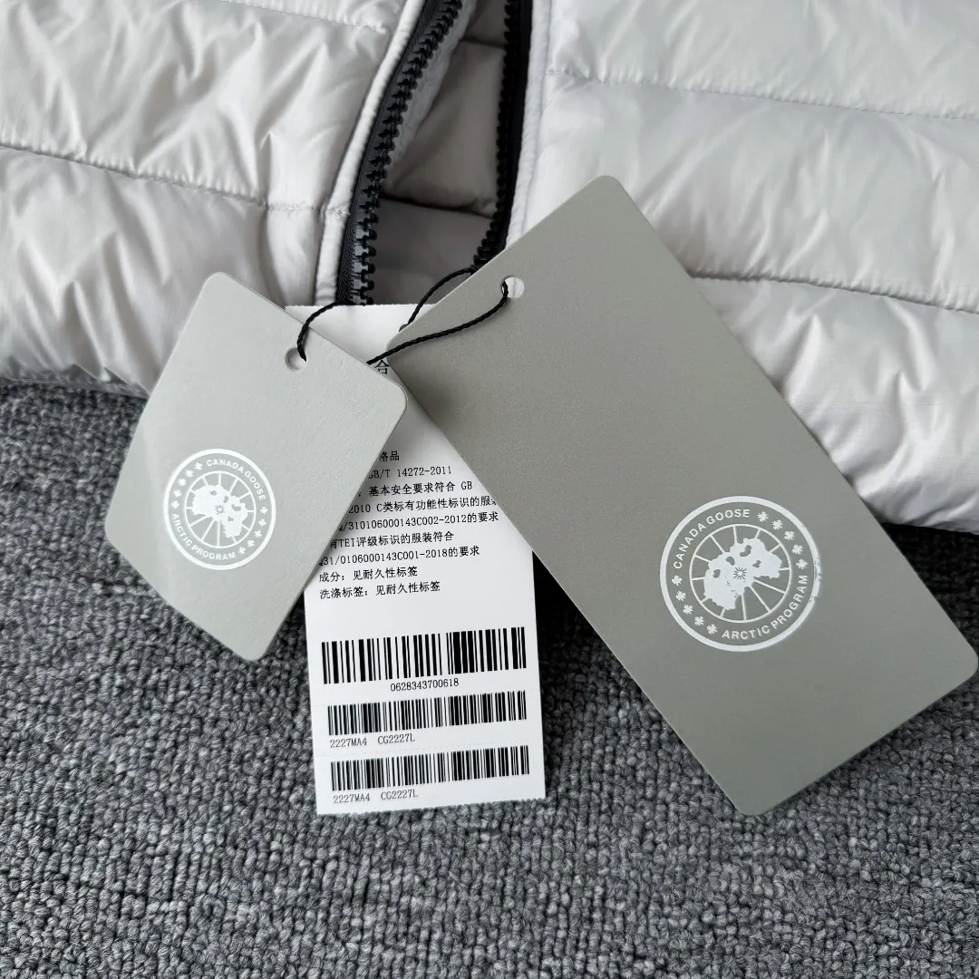 Lodge Lightweight Hooded Down Jacket D44023537 — view 8