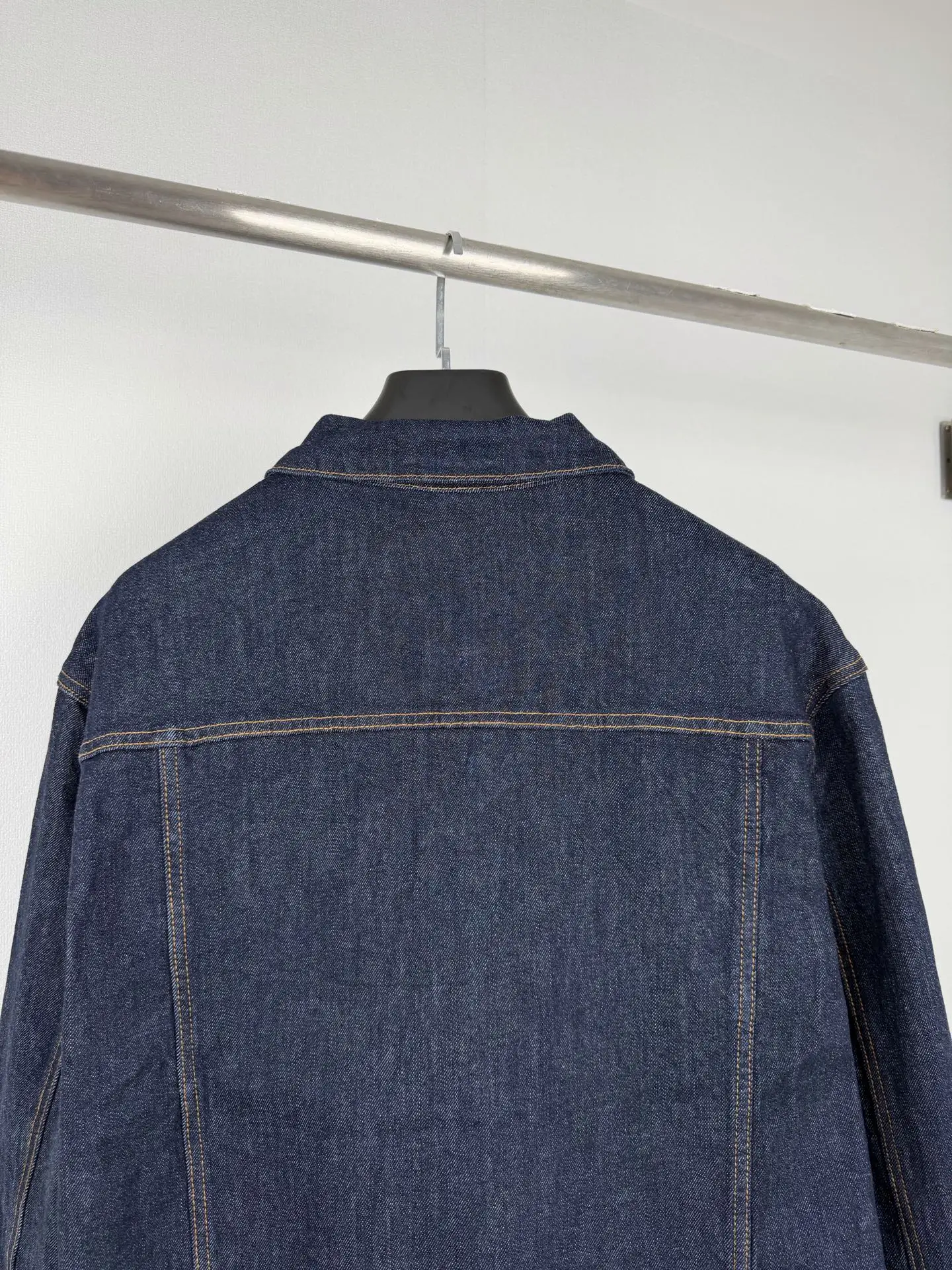 Oblique Lining Denim Trucker Jacket D44020090 — view 4
