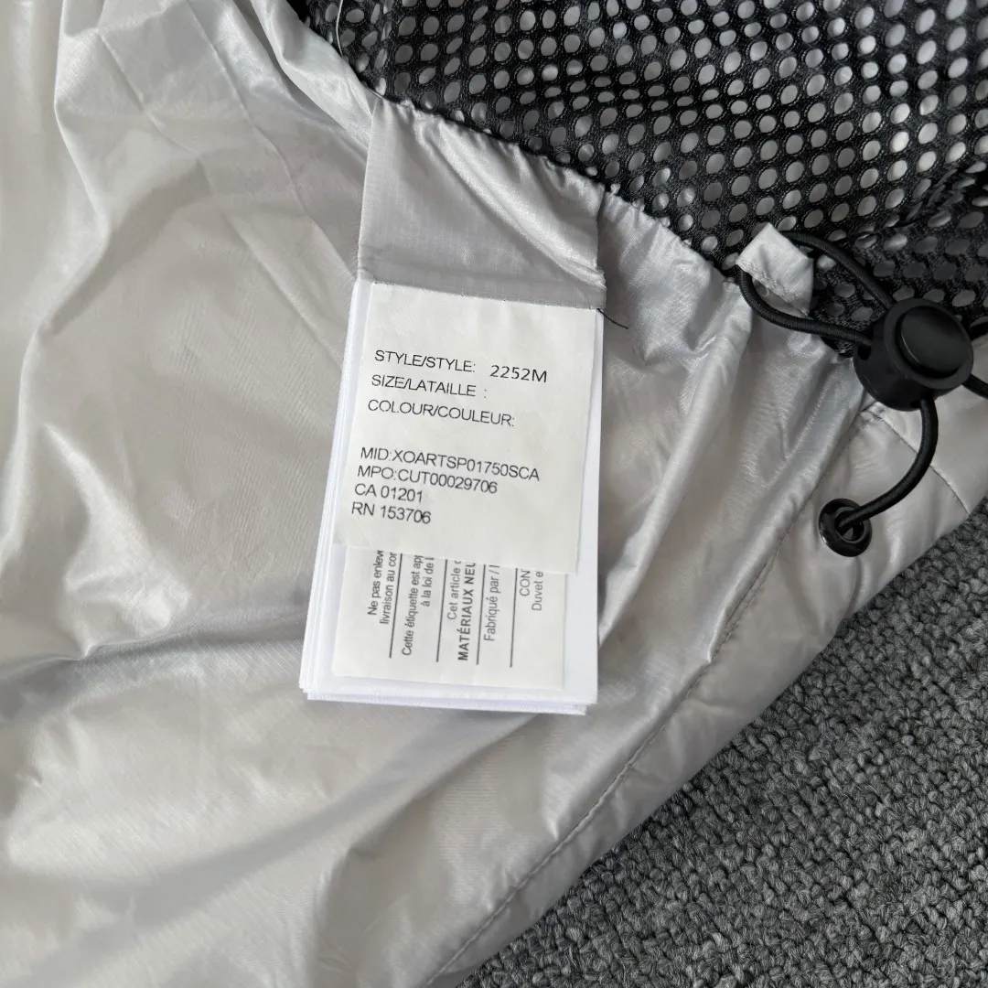 Crofton Hooded Down Puffer Jacket D45023548 — view 9