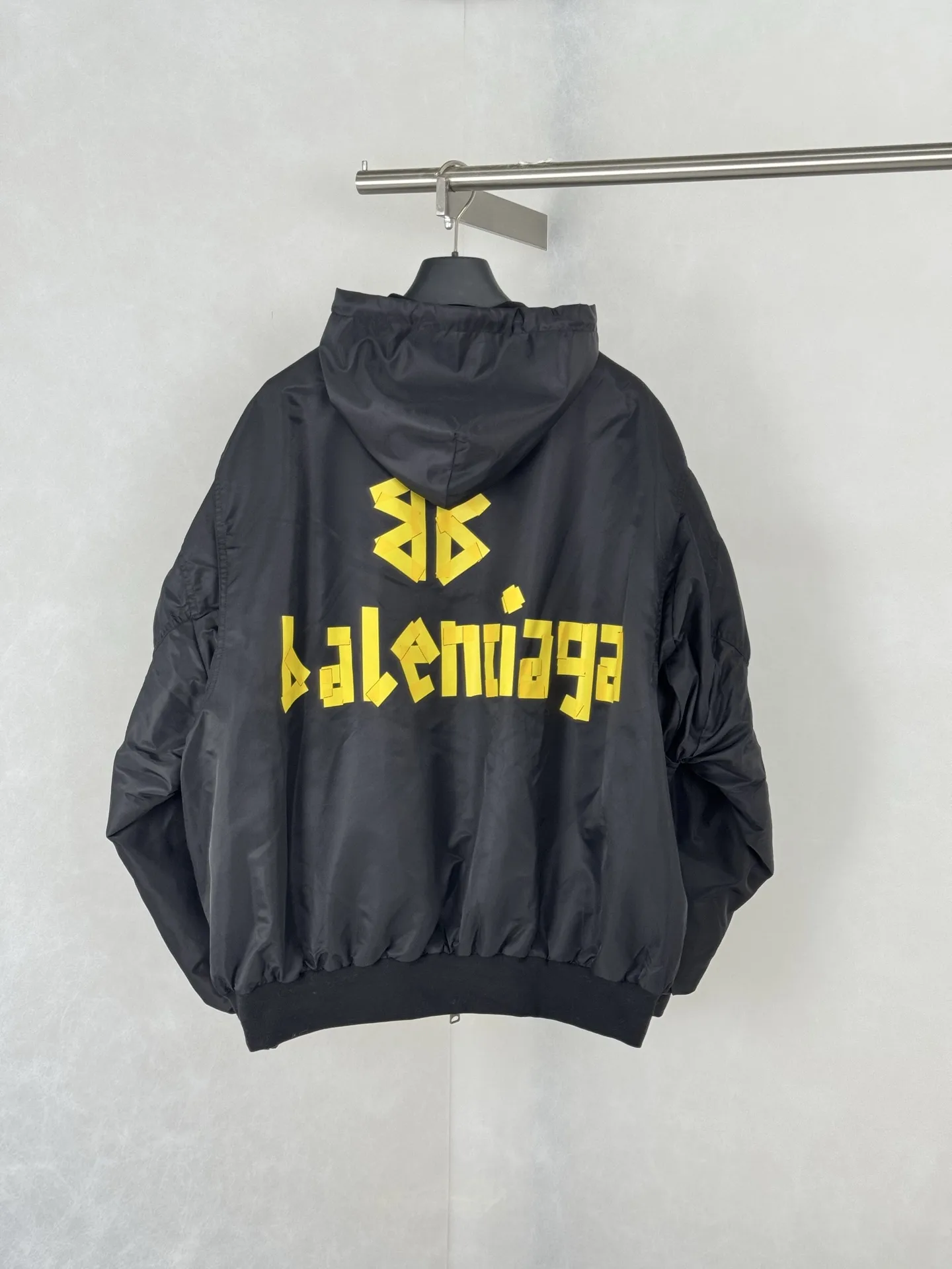 Tape Print Hooded Bomber Jacket D46019956 — view 2