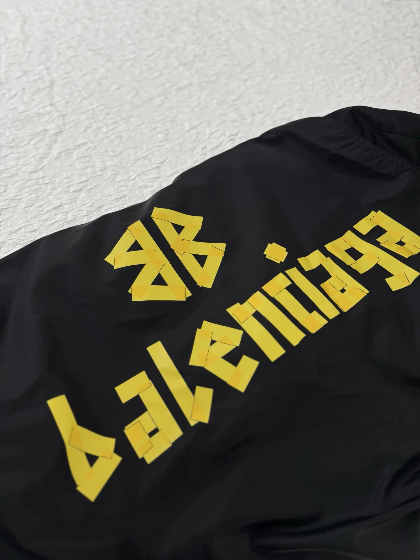 Tape Print Hooded Bomber Jacket D46019956 — view 4