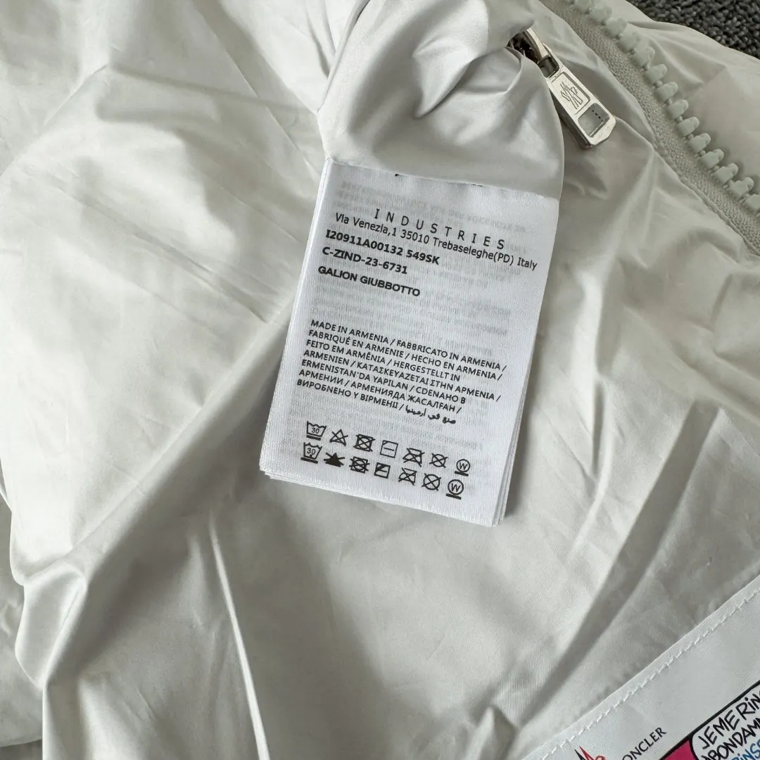 Maya 70th Anniversary Matte Down Puffer Jacket D47023483 — view 11