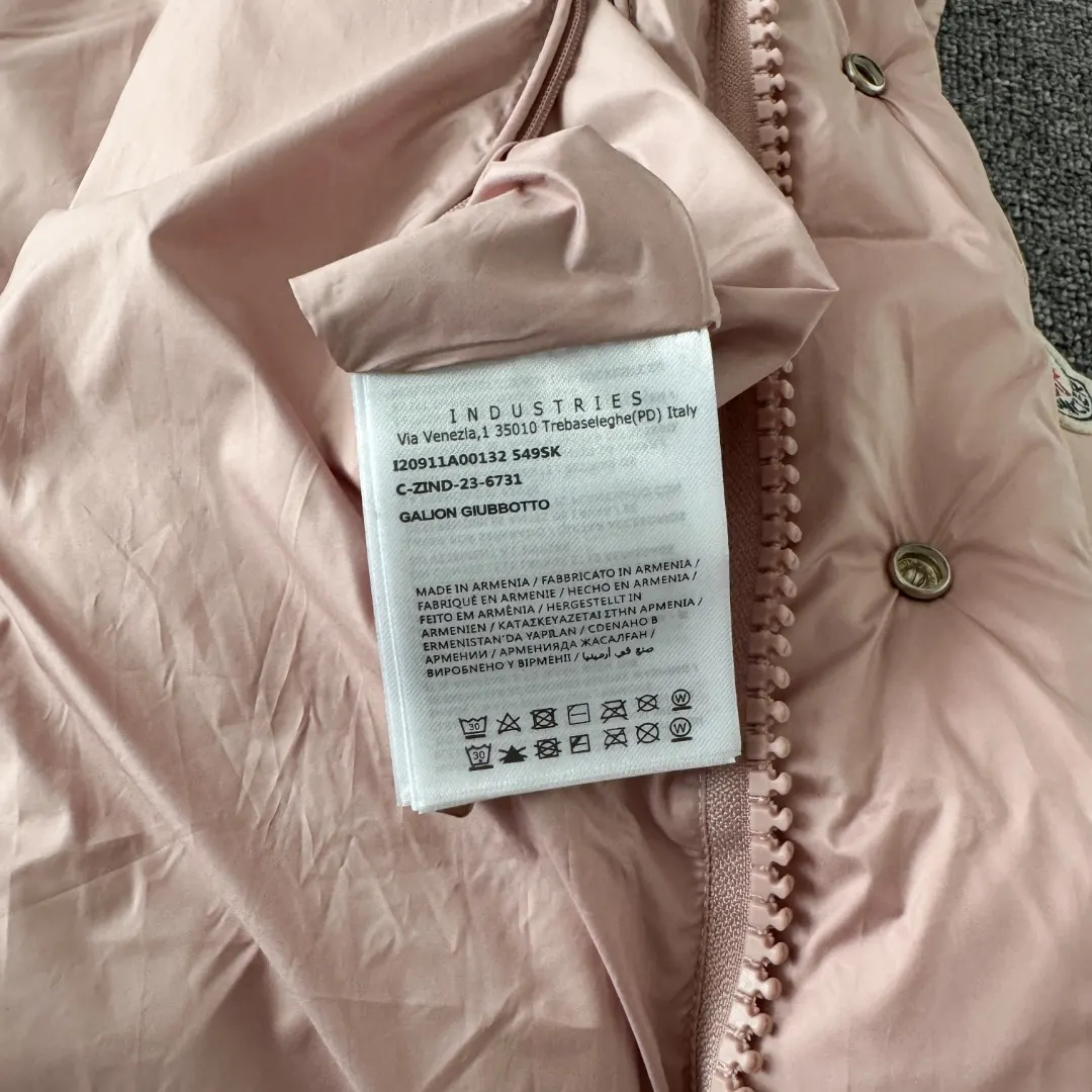 Maya 70th Anniversary Matte Down Jacket D47023484 — view 10