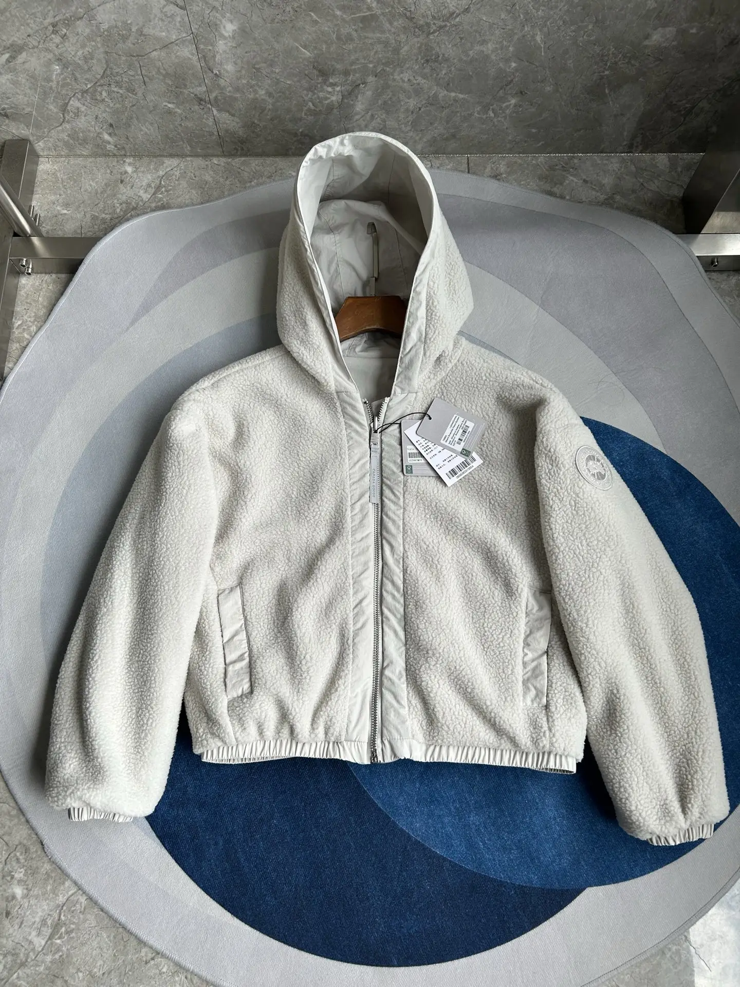 Alberni Reversible Fleece Hooded Jacket D48022782 — view 4