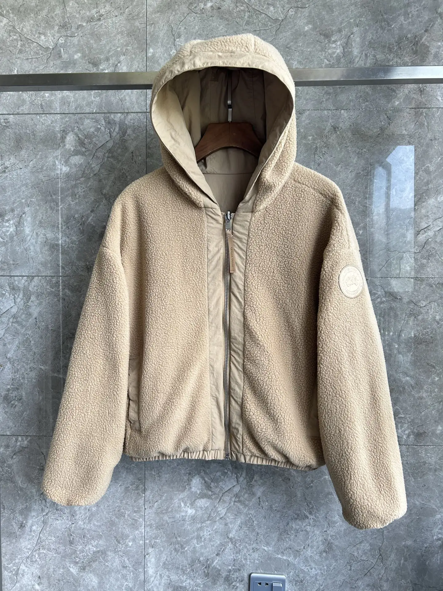 Alberni Reversible Hooded Fleece Bomber Jacket D48022784 — view 2