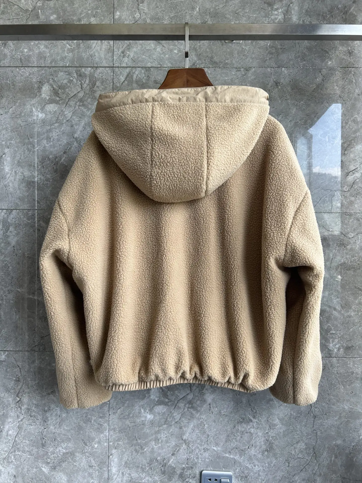 Alberni Reversible Hooded Fleece Bomber Jacket D48022784 — view 3