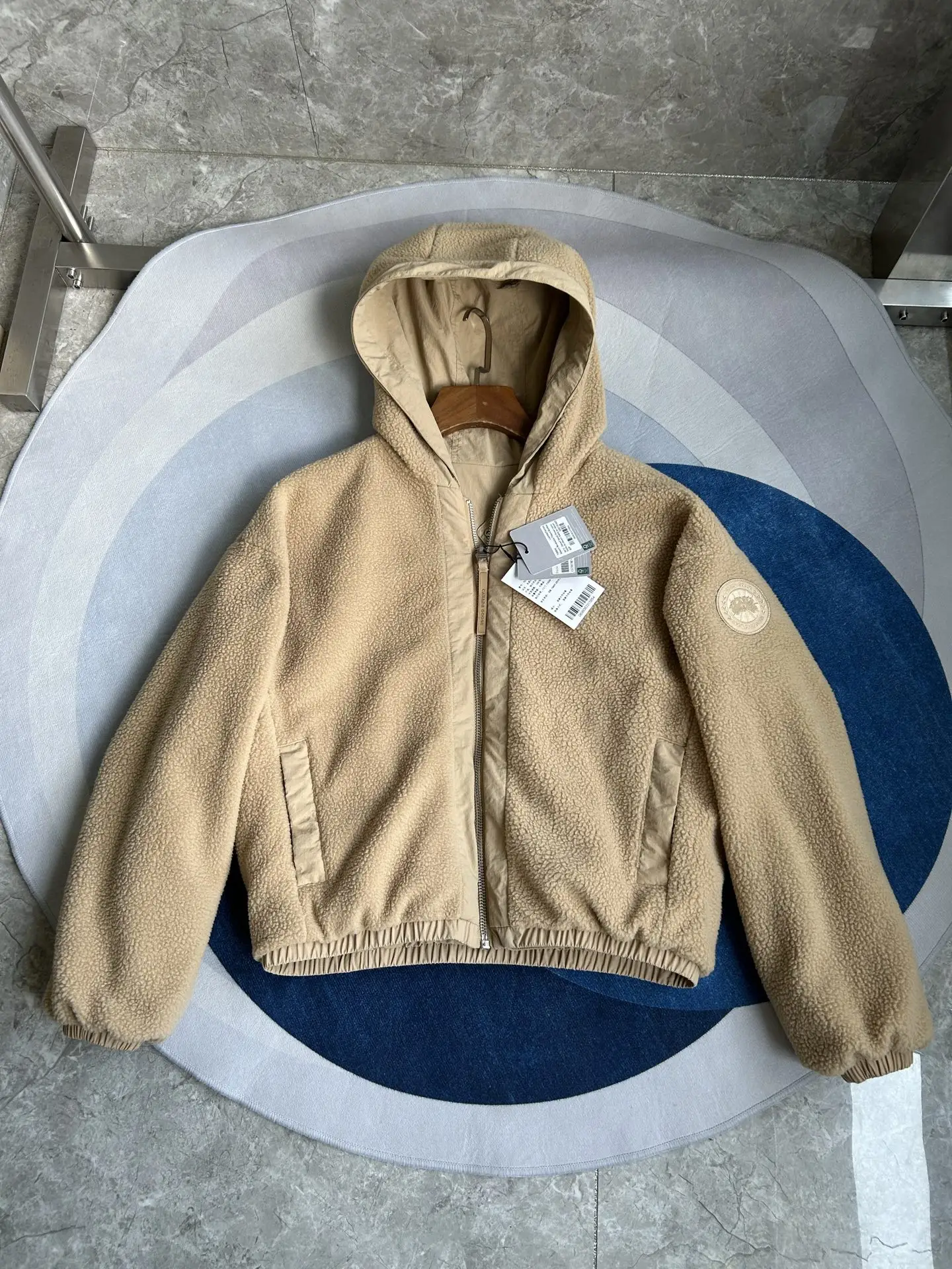 Alberni Reversible Hooded Fleece Bomber Jacket D48022784 — view 4