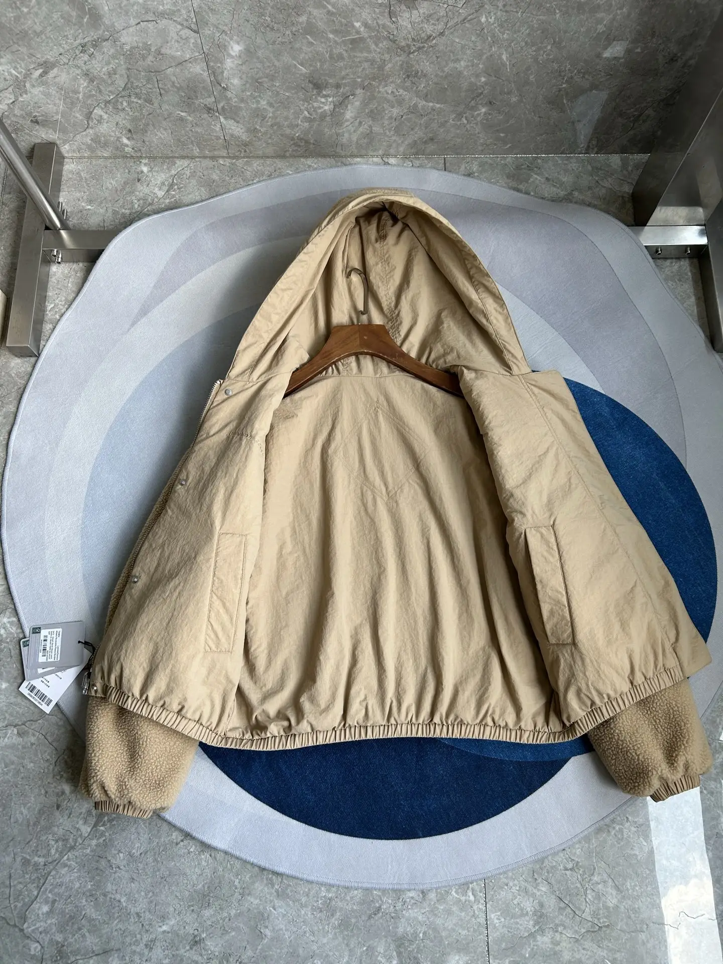 Alberni Reversible Hooded Fleece Bomber Jacket D48022784 — view 5