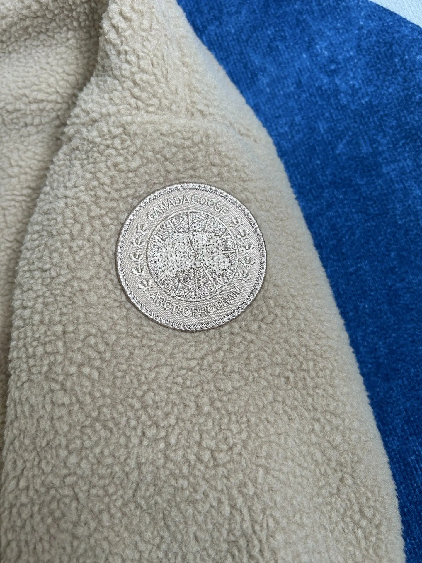 Alberni Reversible Hooded Fleece Bomber Jacket D48022784 — view 8