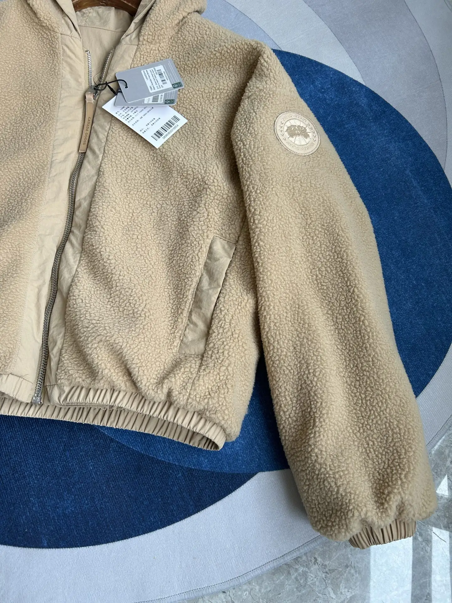 Alberni Reversible Hooded Fleece Bomber Jacket D48022784 — view 17