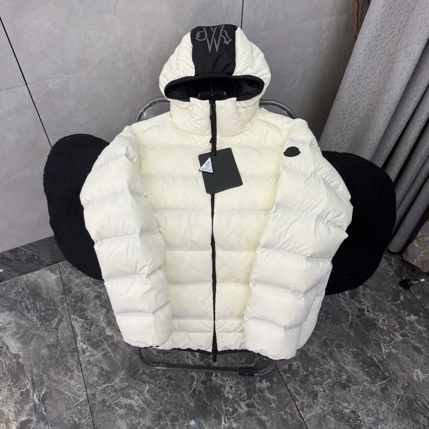 Moncler Gardy Hooded Down Puffer Jacket D51019969 — view 4