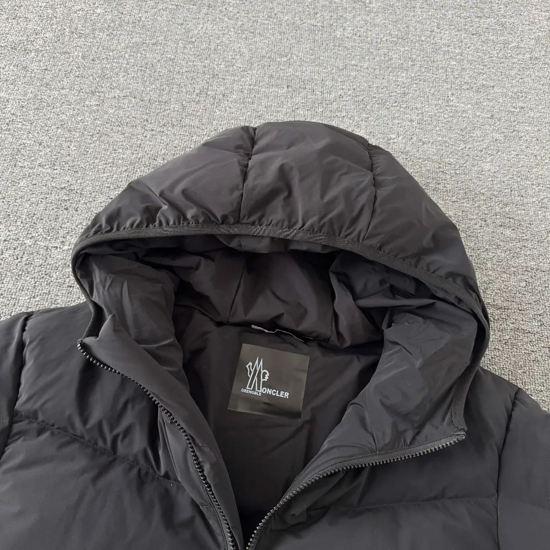 Gore-Tex Waterproof Down Puffer Jacket D55023417 — view 3