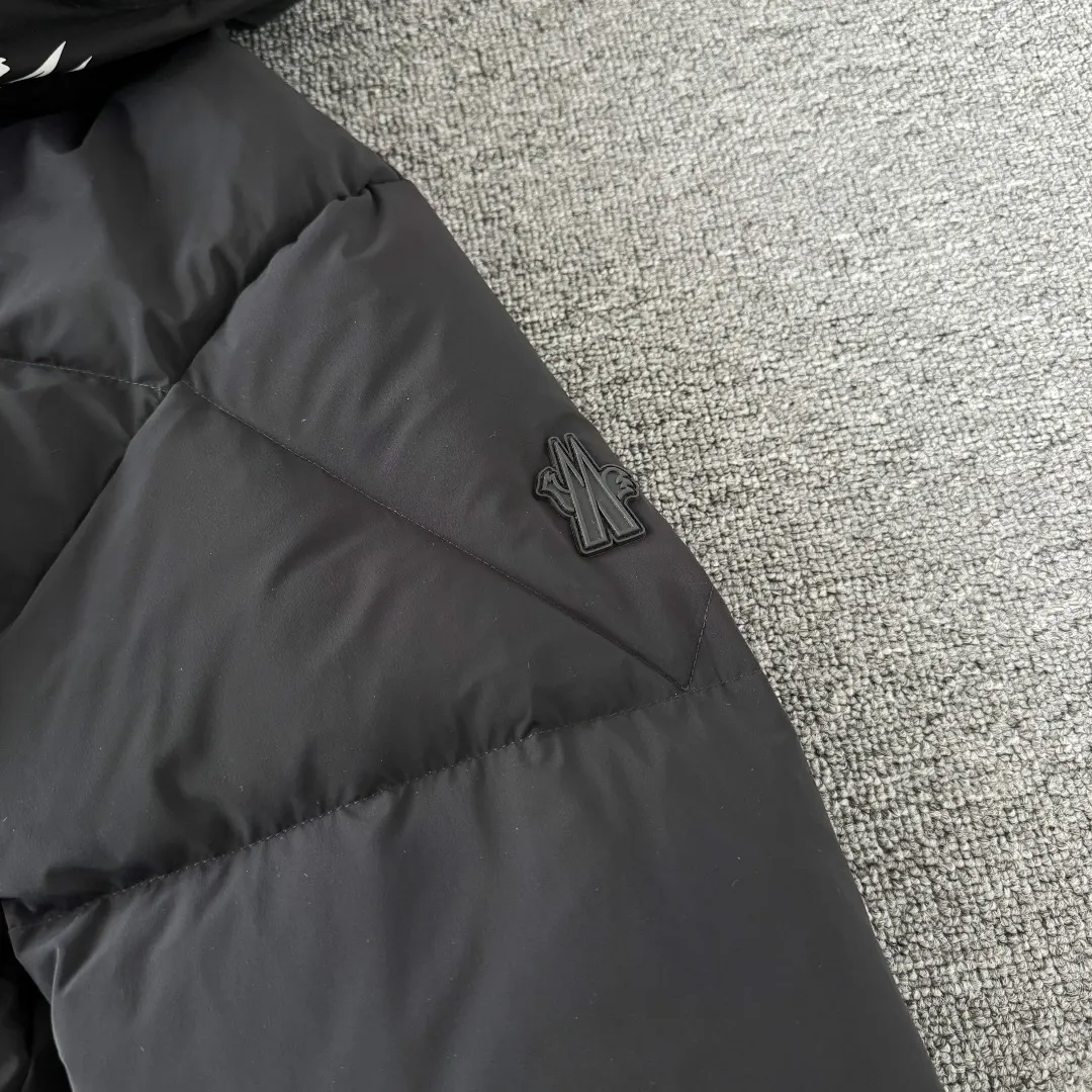 Gore-Tex Waterproof Down Puffer Jacket D55023417 — view 4