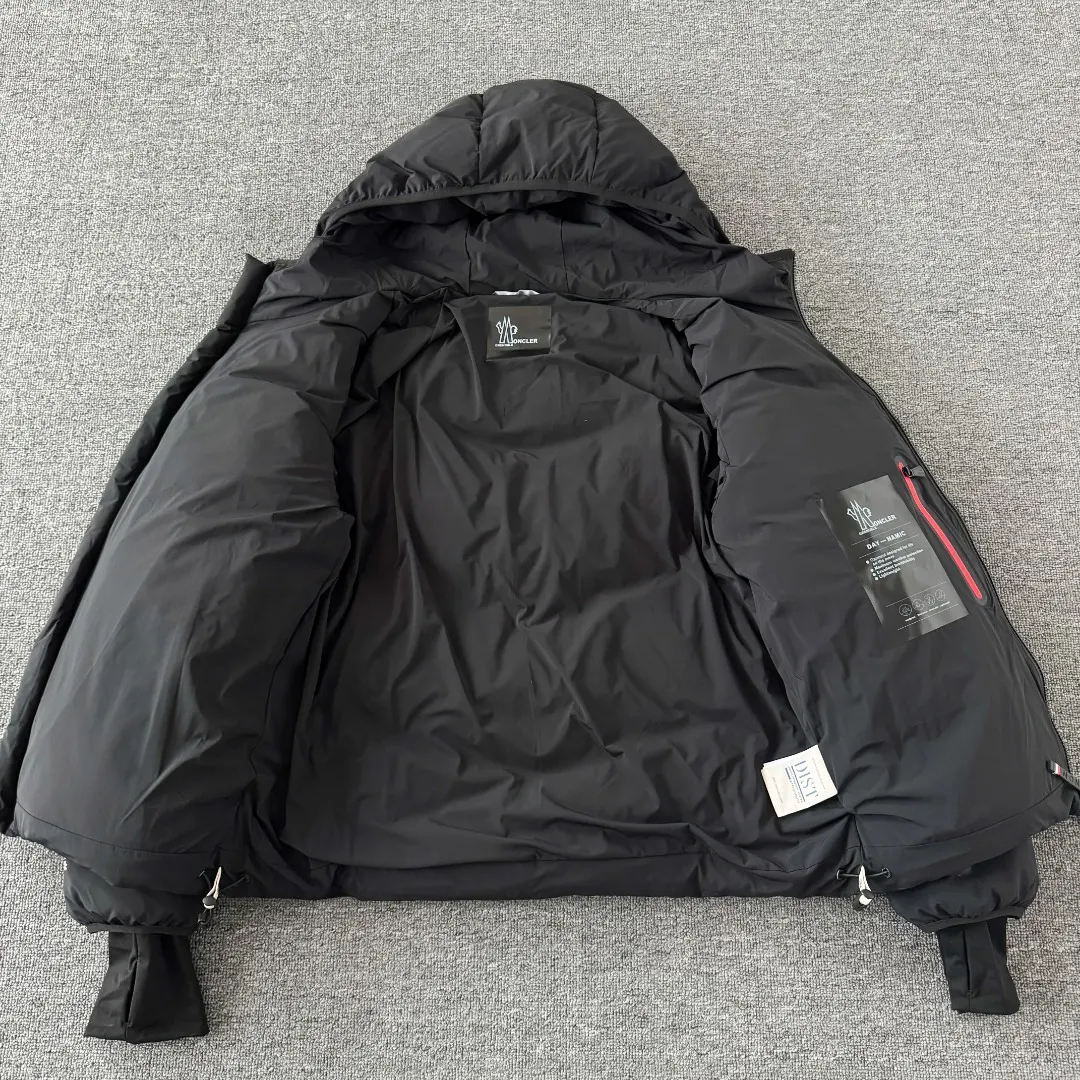 Gore-Tex Waterproof Down Puffer Jacket D55023417 — view 8