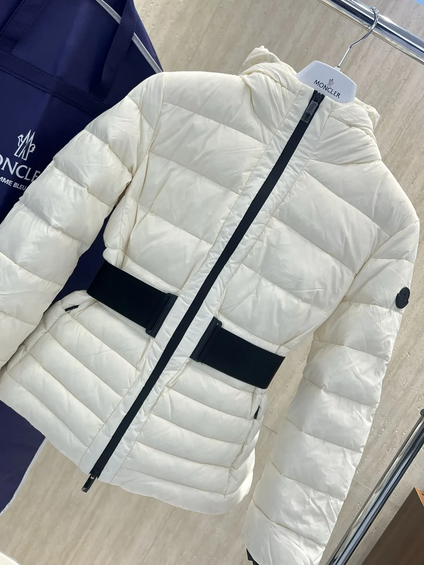 Magnolia Belted Hooded Down Jacket D81019957 — view 2