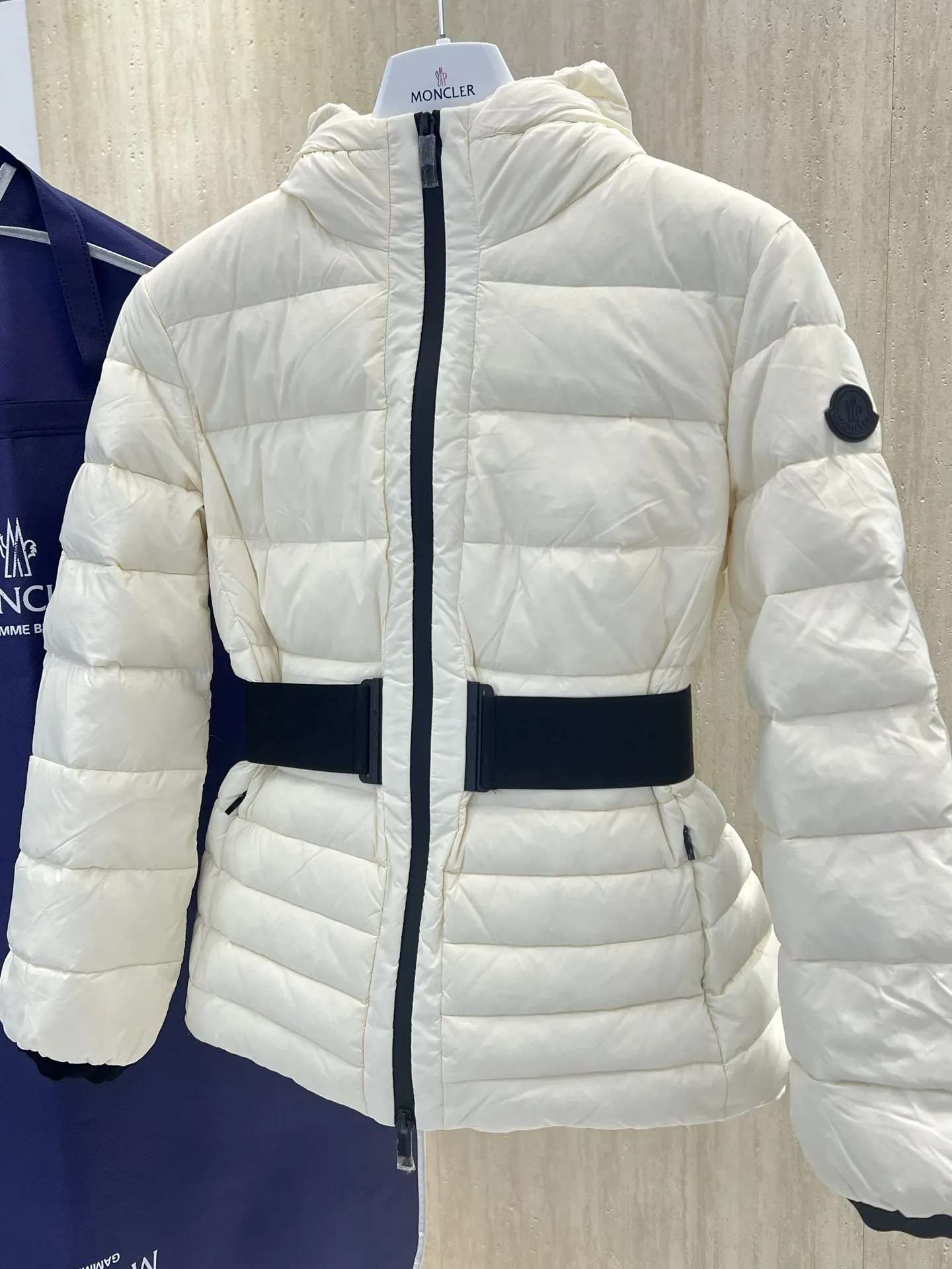 Magnolia Belted Hooded Down Jacket D81019957 — view 3
