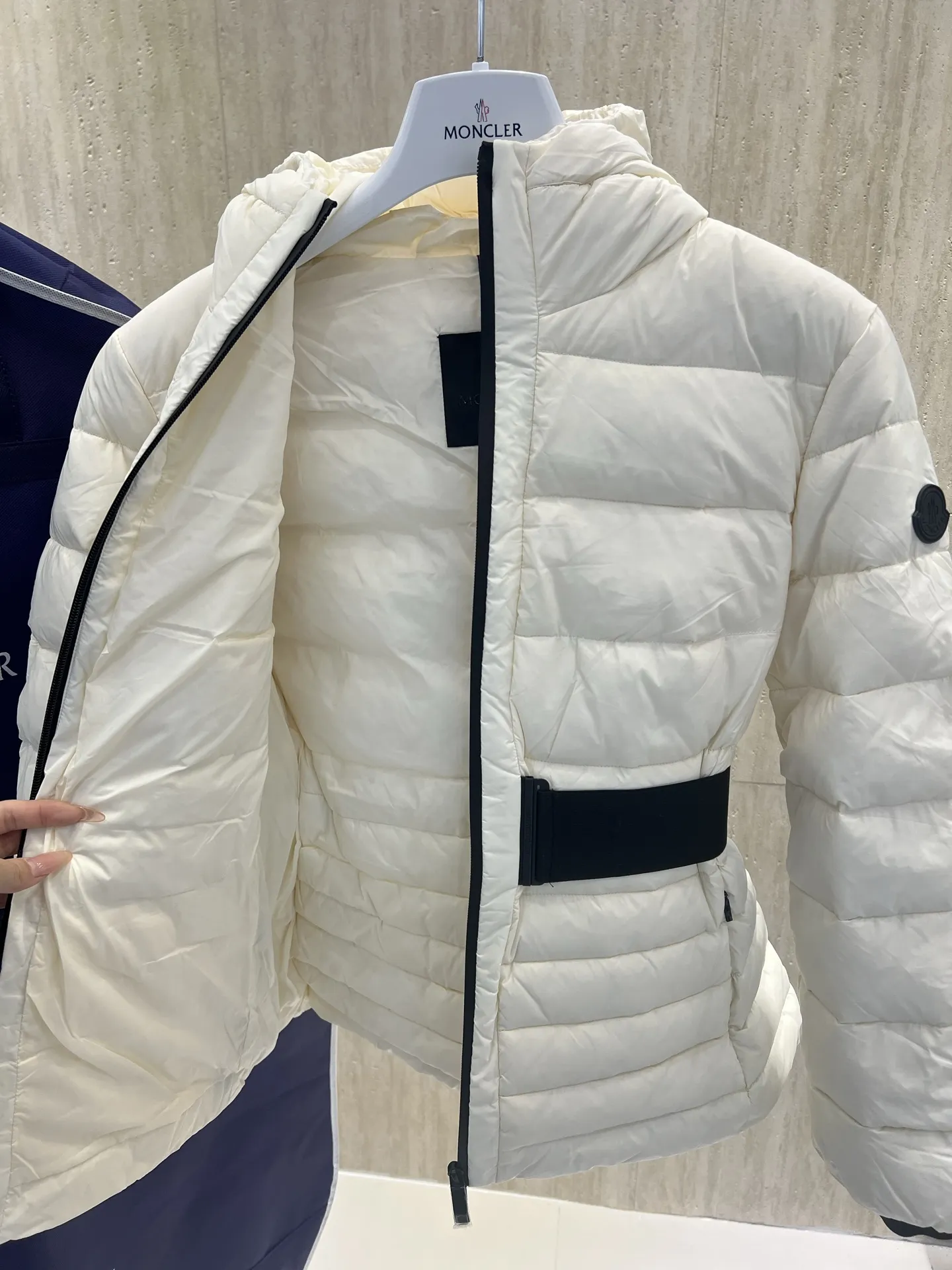 Magnolia Belted Hooded Down Jacket D81019957 — view 7