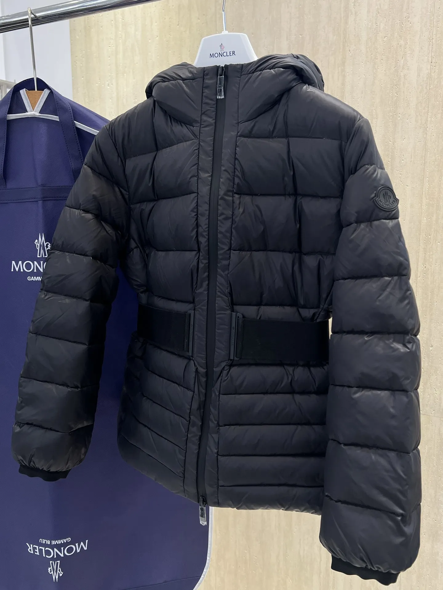 Magnolia Belted Hooded Down Jacket D81019958 — view 2