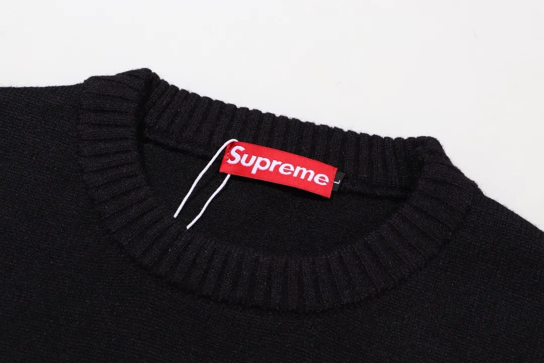 Logo Embroidered Crew-Neck Sweater D20022090 — view 3
