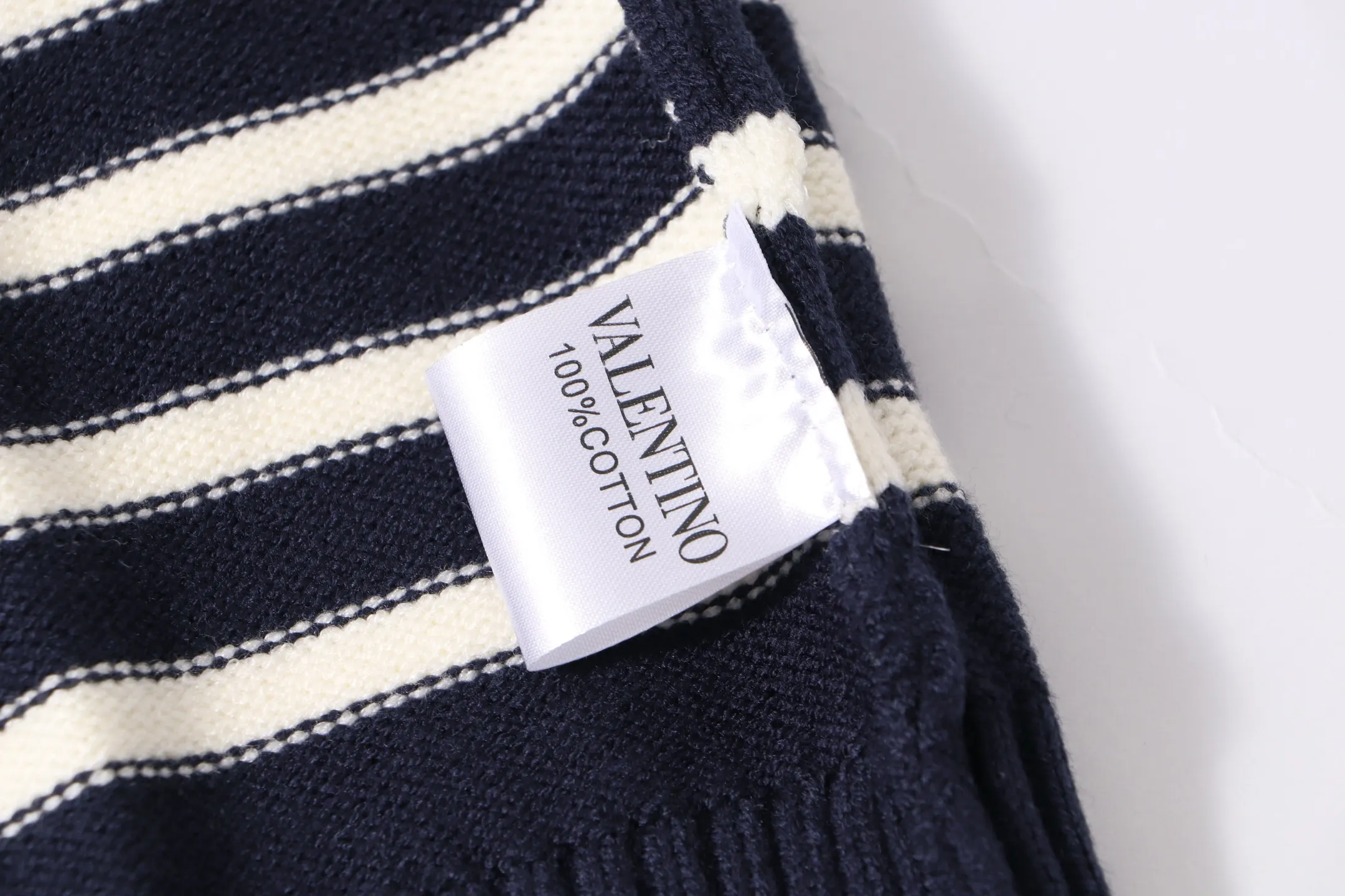 Chez Valentino Striped Logo Crew-Neck Sweater D20022116 — view 3
