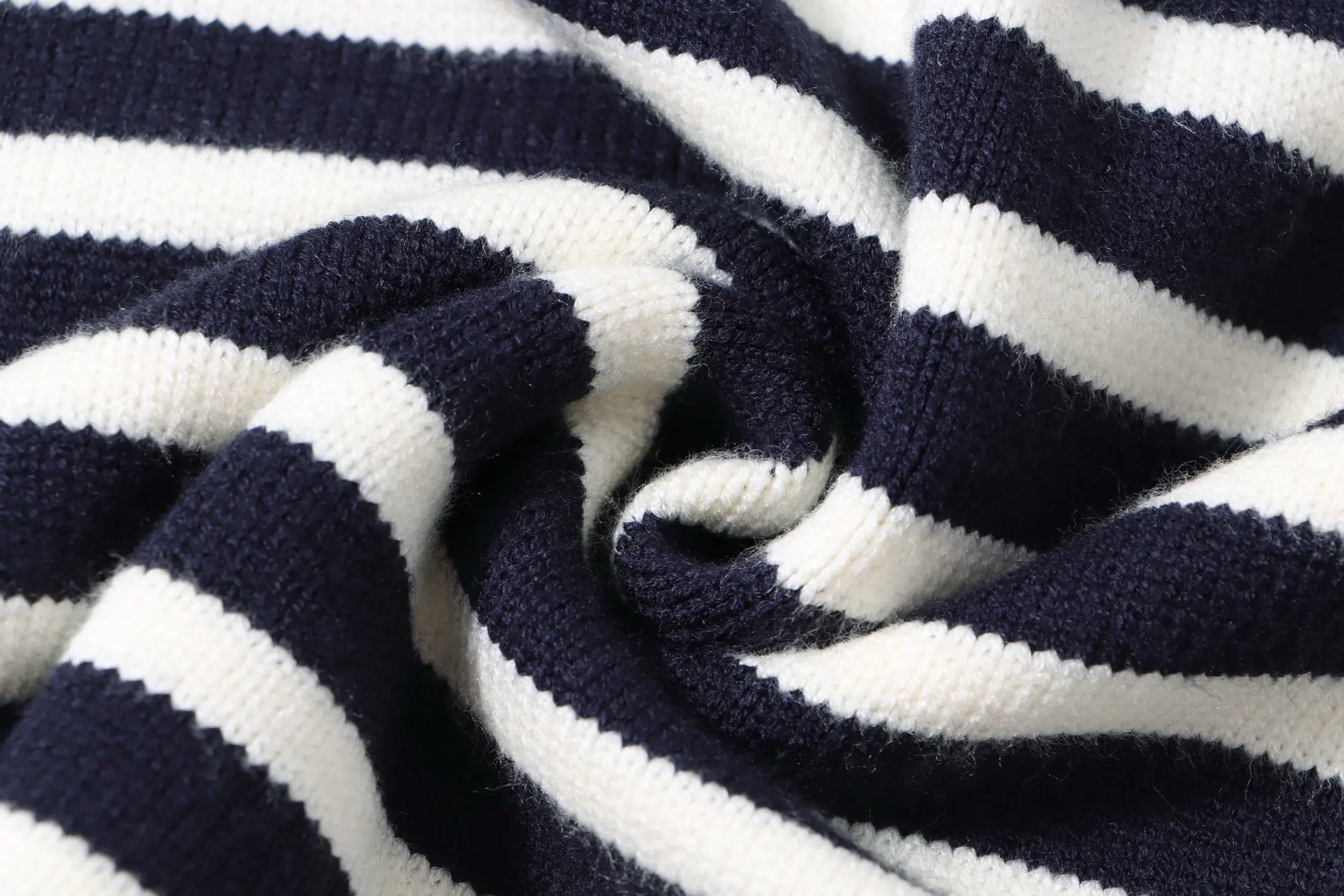 Chez Valentino Striped Logo Crew-Neck Sweater D20022116 — view 7