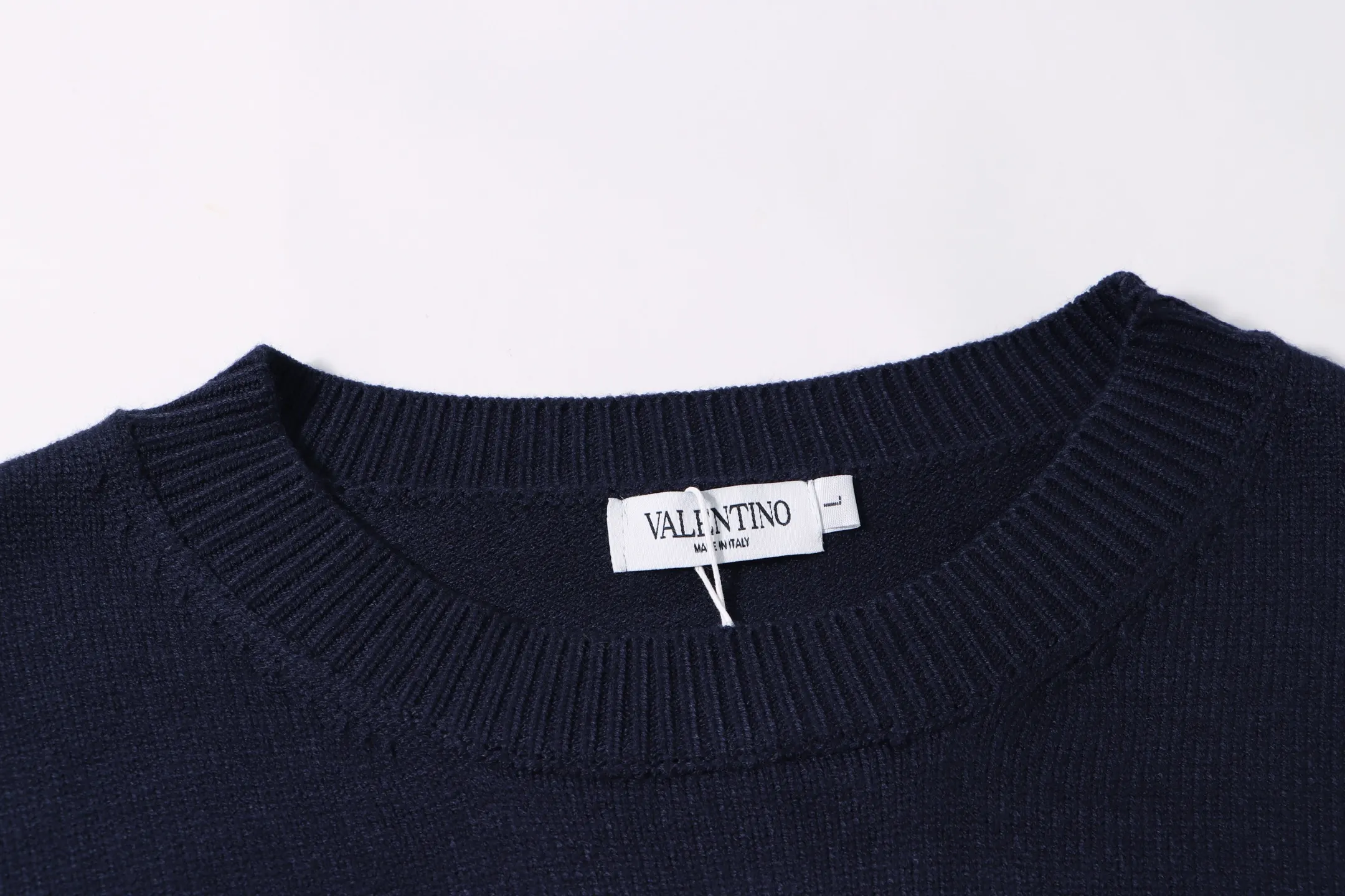 Chez Valentino Intarsia Logo Knit Sweater D20022117 — view 6