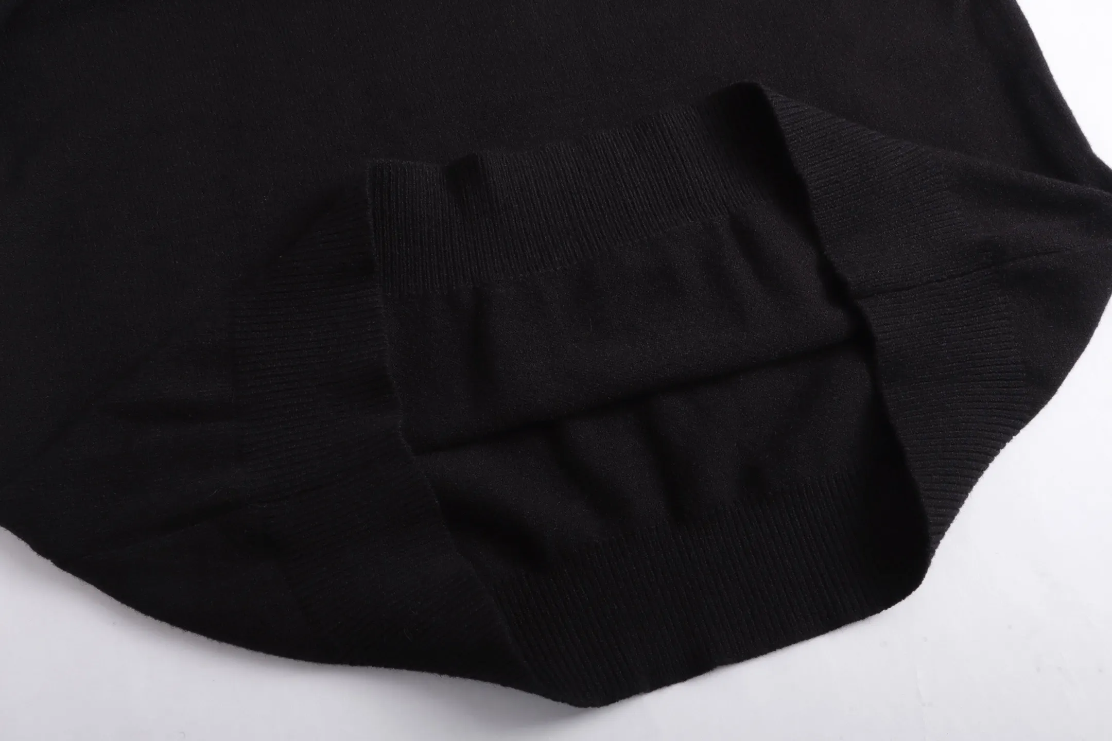 Logo-Embroidered Crew-Neck Sweater D20022081 — view 7