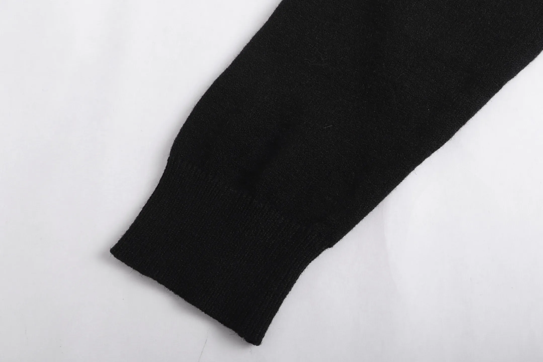 Logo-Embroidered Crew-Neck Sweater D20022081 — view 8